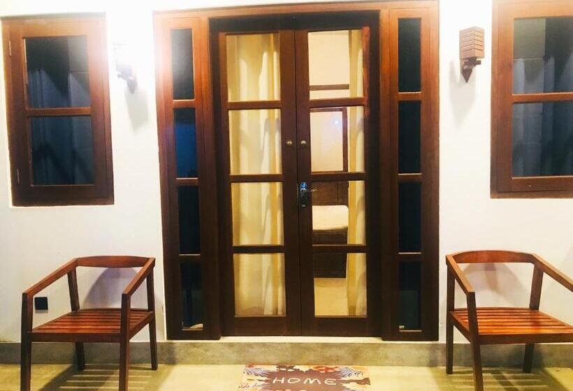 Пансион Chamara Inn