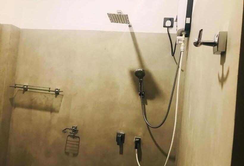 Пансион Chamara Inn