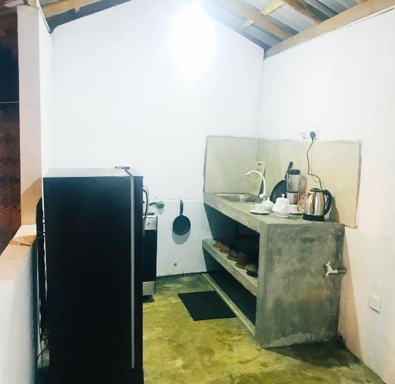 Пансион Chamara Inn