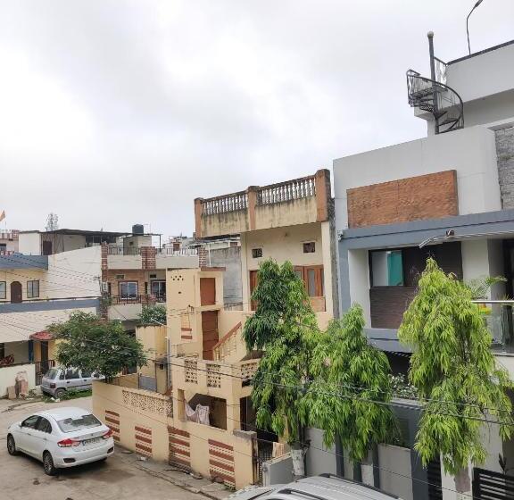 פנסיון Krishnaalay Guest House