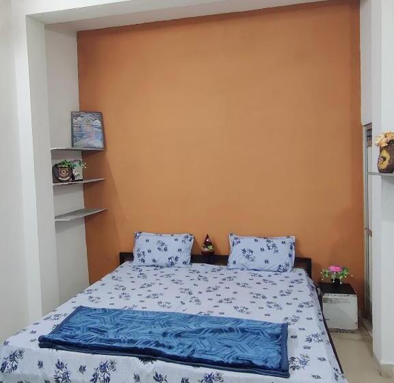 פנסיון Krishnaalay Guest House