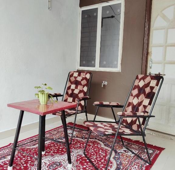 פנסיון Krishnaalay Guest House