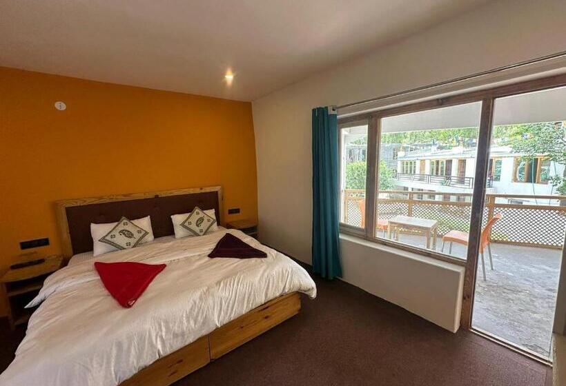 بنسيون Losar Guest House Ladakh By Lexstays