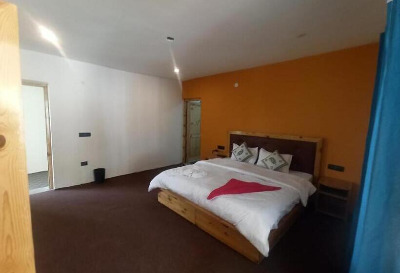 بنسيون Losar Guest House Ladakh By Lexstays