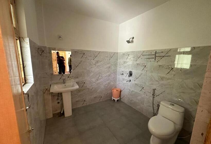 بنسيون Losar Guest House Ladakh By Lexstays