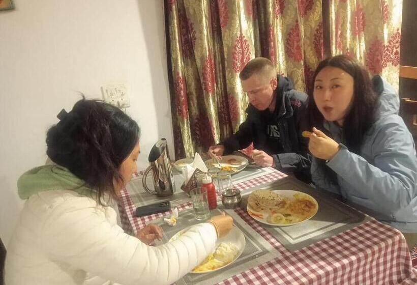 بنسيون Losar Guest House Ladakh By Lexstays