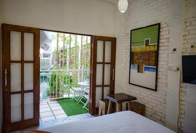 פנסיון Villa Ambarwati