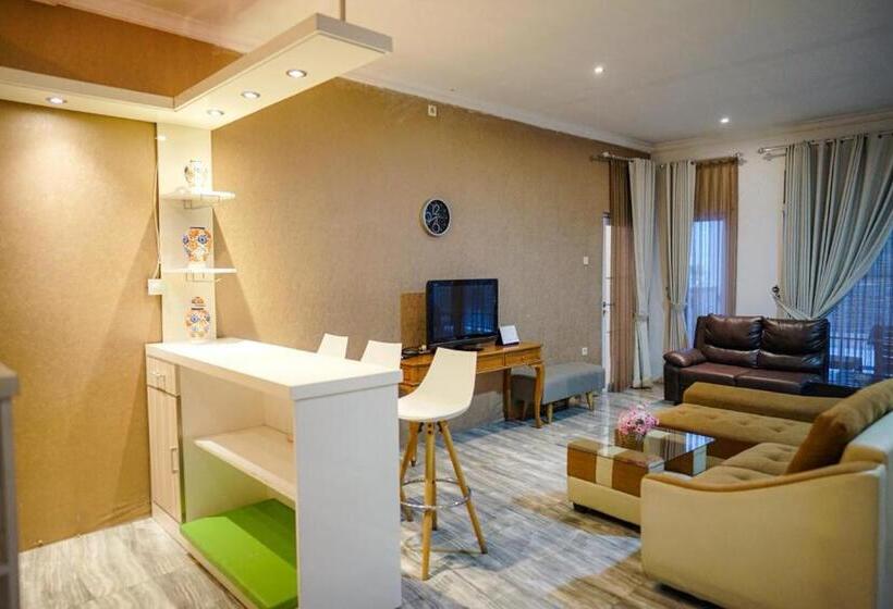 פנסיון Villa Ambarwati