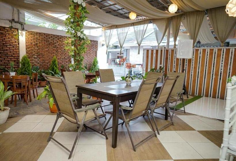 פנסיון Villa Ambarwati