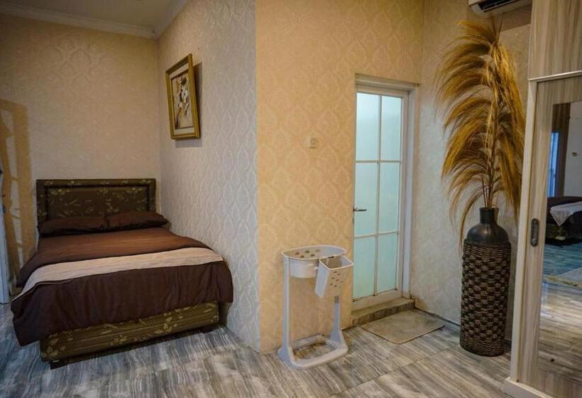 פנסיון Villa Ambarwati