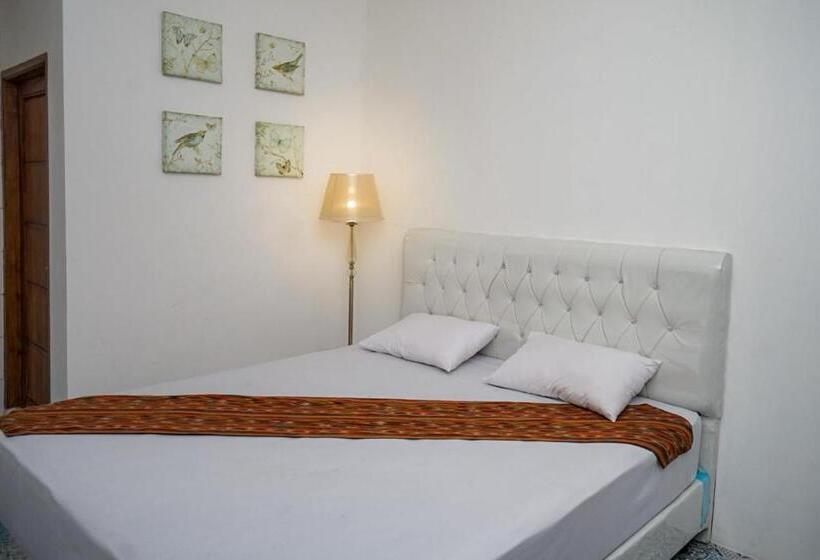 פנסיון Villa Ambarwati