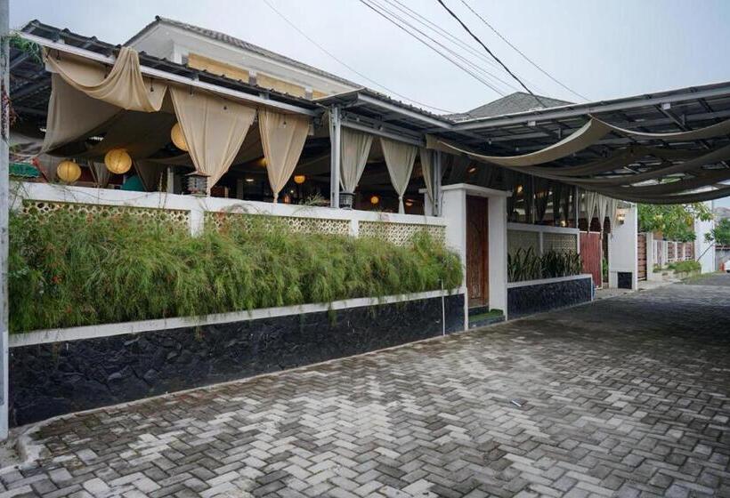 פנסיון Villa Ambarwati