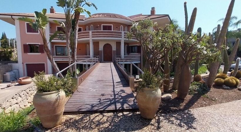 پانسیون Villa Giulia