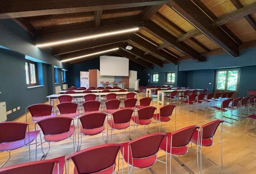 הוסטל Fanesia Coliving