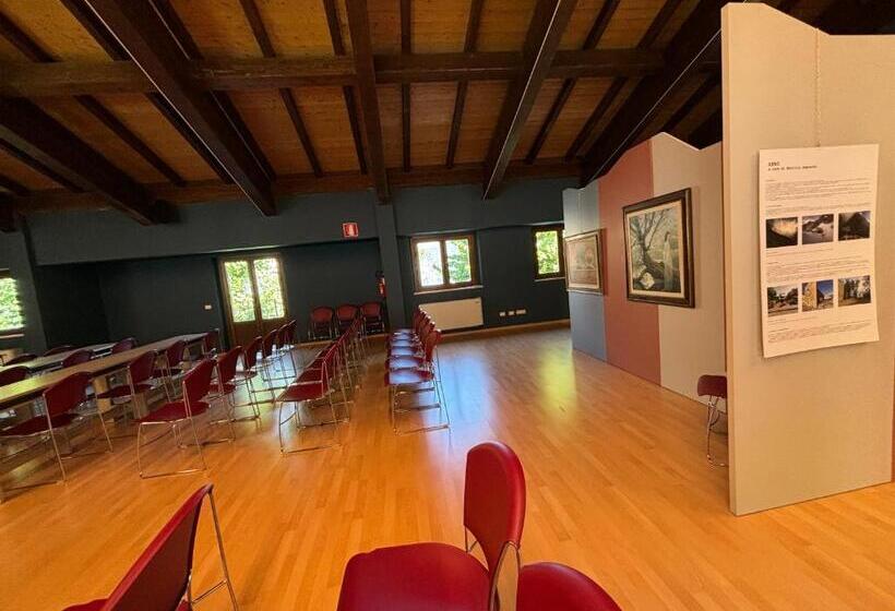 הוסטל Fanesia Coliving