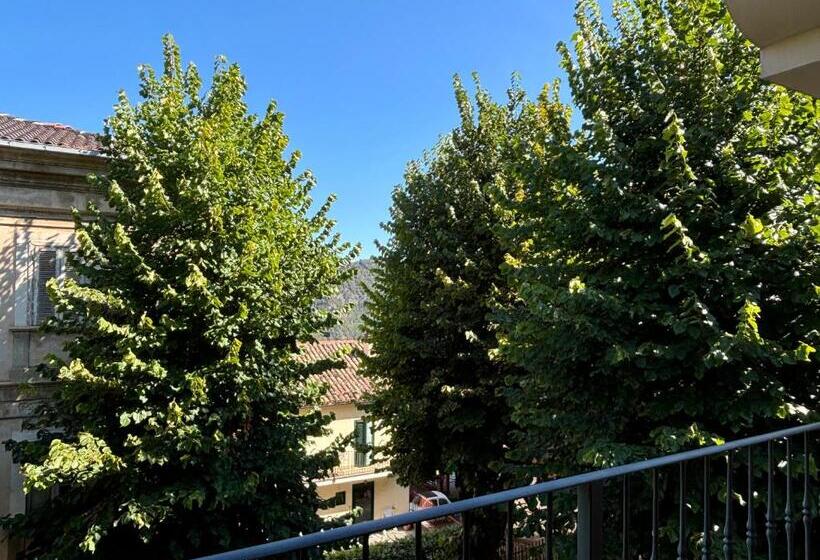 הוסטל Fanesia Coliving