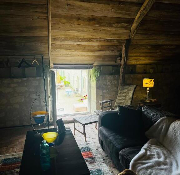 مبيت وإفطار Château De La Thibaudière   Chambre Du Tonneau