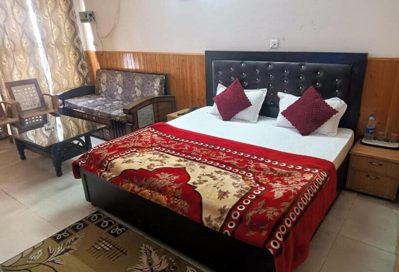 בית מלון כפרי 7  High Rock