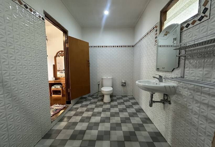 בית מלון כפרי Arlinas Guest House