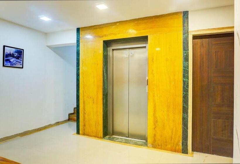 Отель Super Collection O Vardhan Plaza