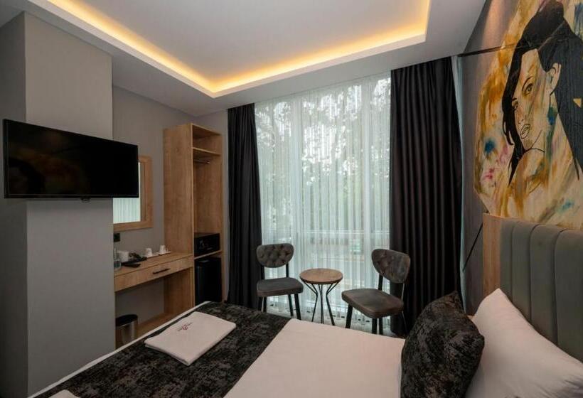 هتل Comfort Point Two