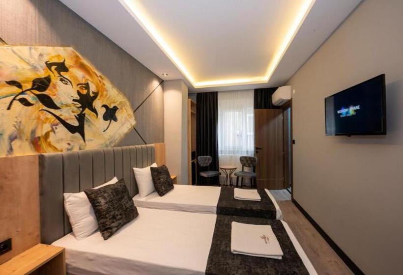 هتل Comfort Point Two