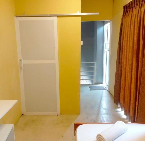 Капсульный Oтель Poseidon  S Bounty Rest