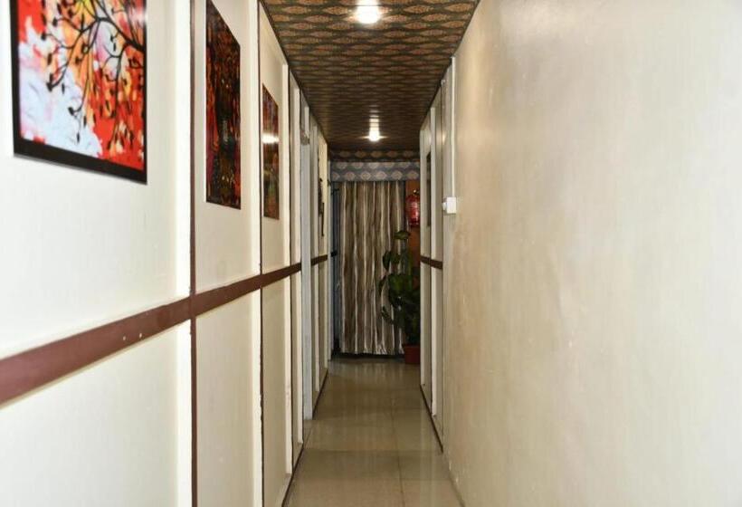 호텔 Goroomgo Kshipra Guest House Ujjain