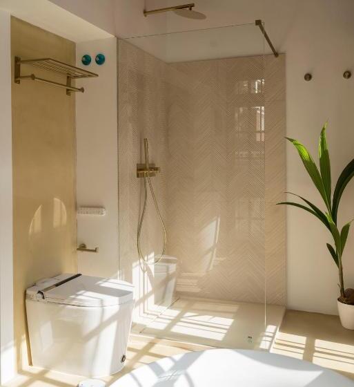 هتل La Moderna Suites