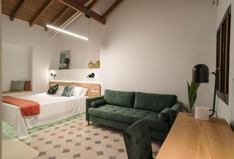 هتل La Moderna Suites