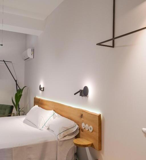 هتل La Moderna Suites