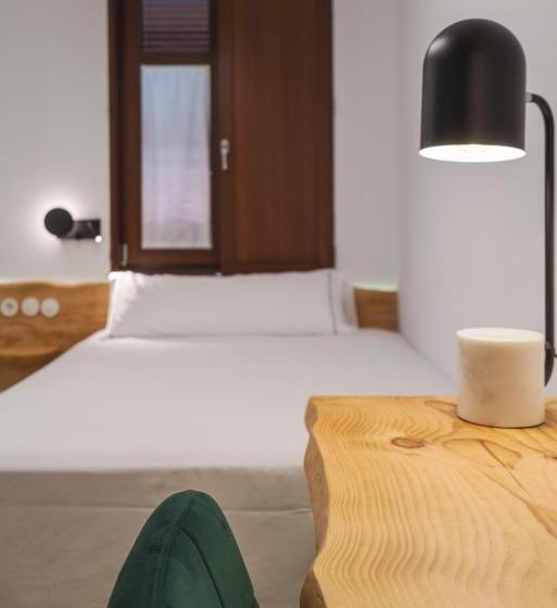 هتل La Moderna Suites