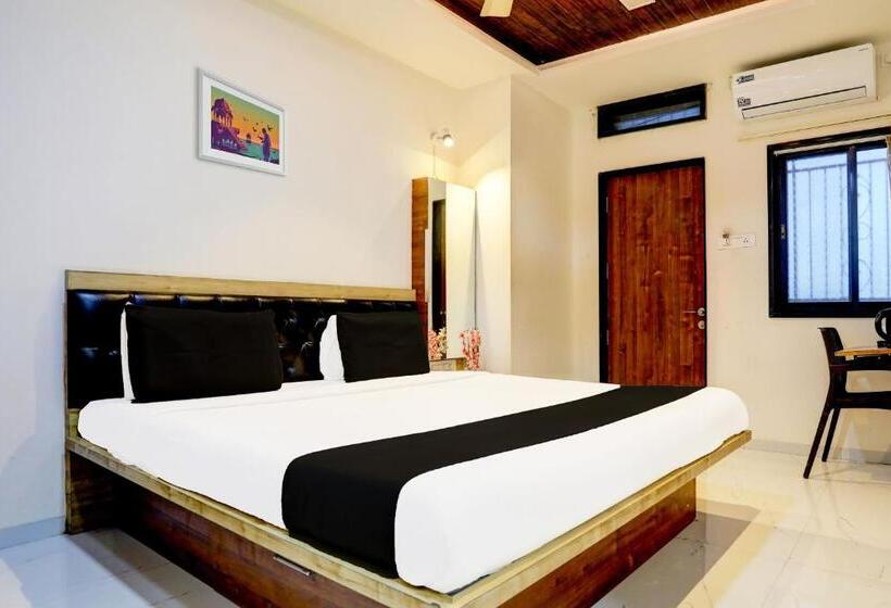 בית מלון כפרי Oyo Aamrai Resort