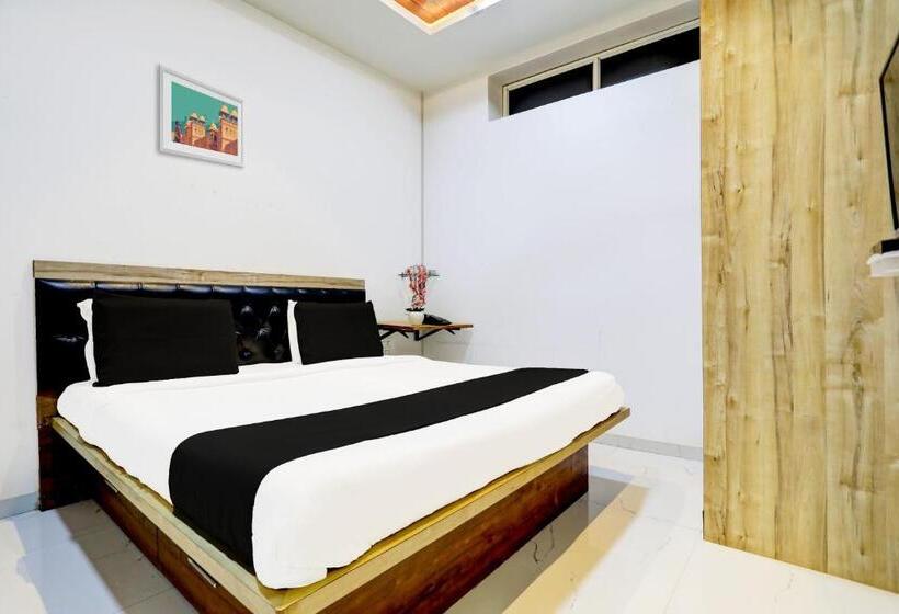 בית מלון כפרי Oyo Aamrai Resort