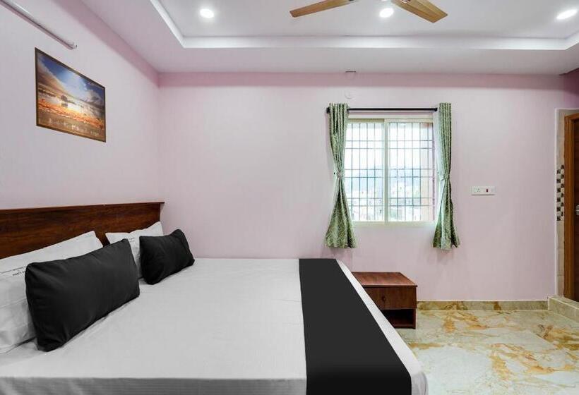 Fabhotel Chandu S Boutique   Nr Bus Stand