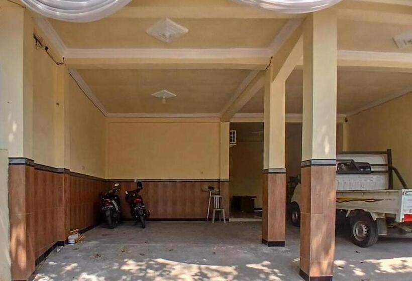 酒店 Reddoorz At Dien Homestay Syariah Alun Alun Pasuruan