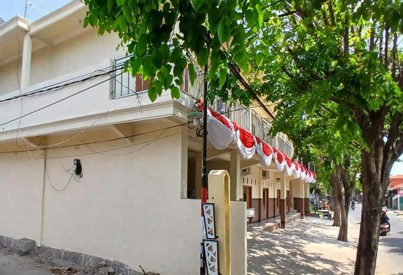 酒店 Reddoorz At Dien Homestay Syariah Alun Alun Pasuruan