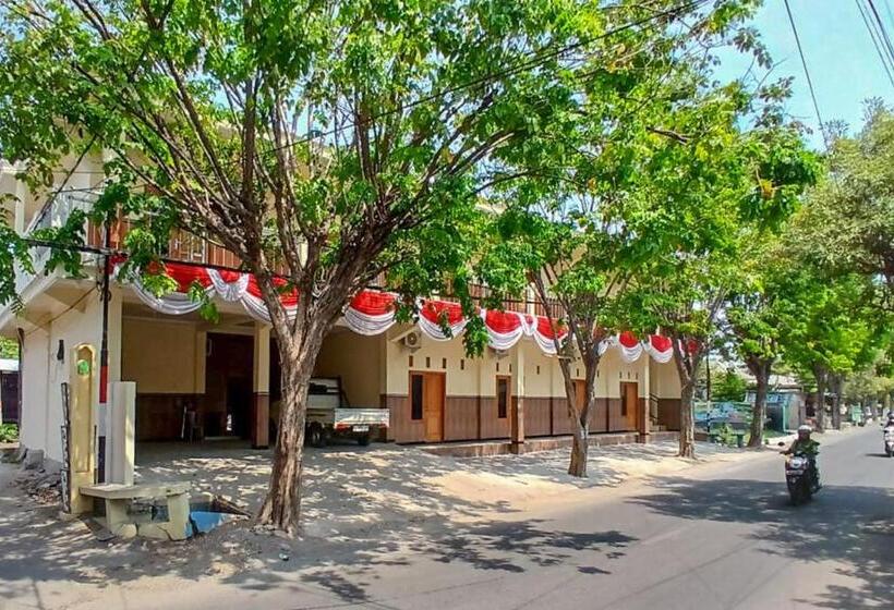 酒店 Reddoorz At Dien Homestay Syariah Alun Alun Pasuruan