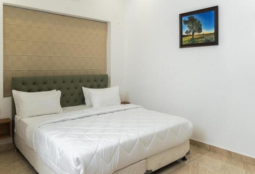 هتل Sandane Homes