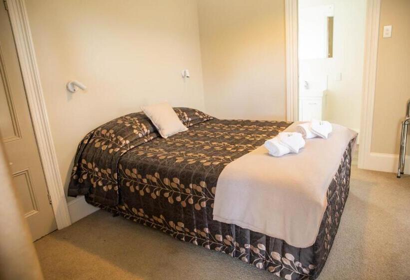 هتل The Wakefield Bar And Restaurant Ltd