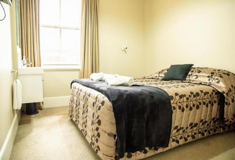 هتل The Wakefield Bar And Restaurant Ltd