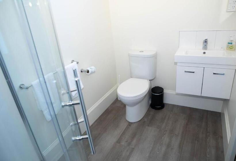 هتل The Wakefield Bar And Restaurant Ltd