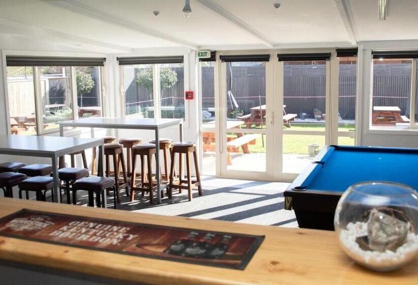 هتل The Wakefield Bar And Restaurant Ltd