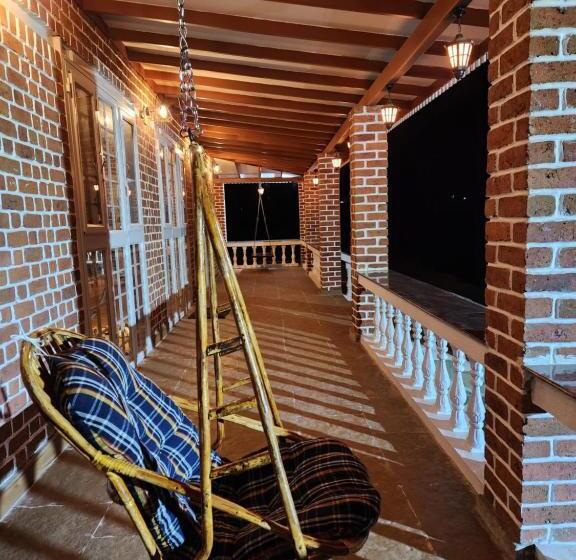 호텔 The Windsor Villa By Parisha Farm