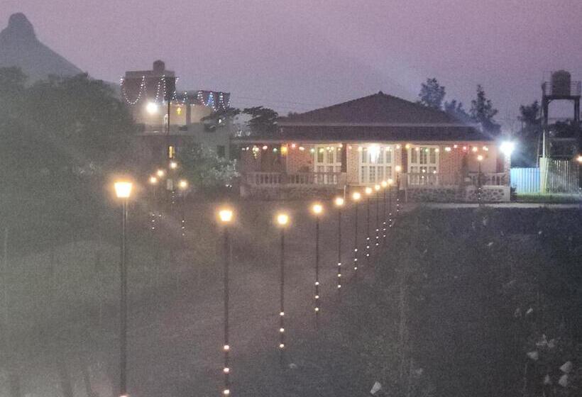 호텔 The Windsor Villa By Parisha Farm