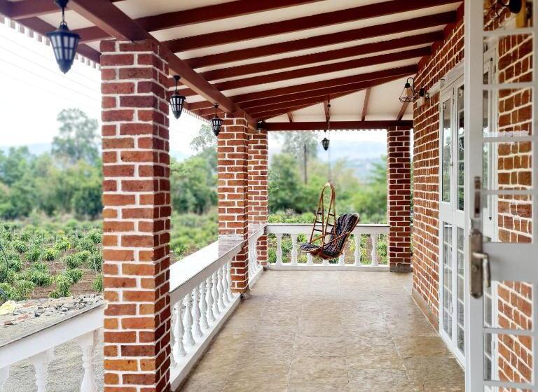 호텔 The Windsor Villa By Parisha Farm