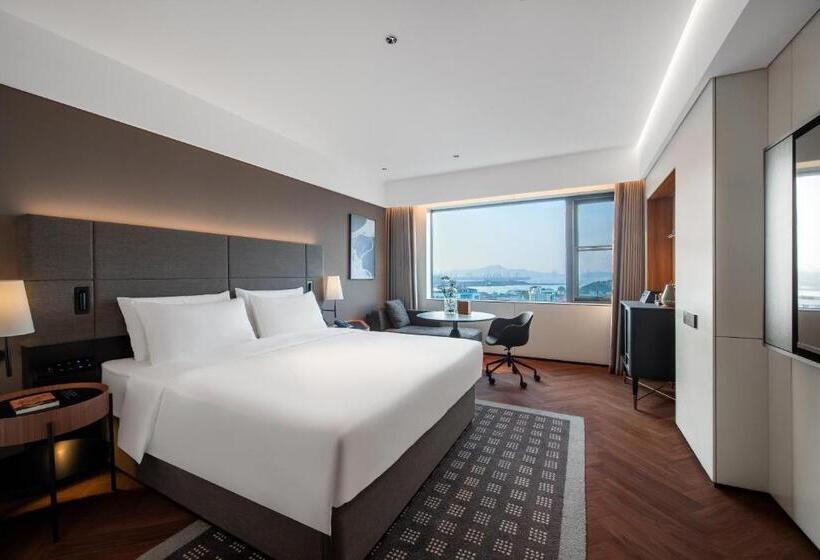 Intercity Hotel Yantai Binhai Square