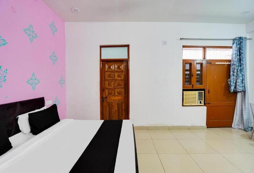 Oyo Hotel Royal Palace