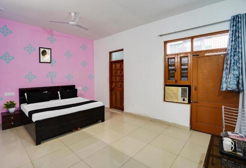 Oyo Hotel Royal Palace