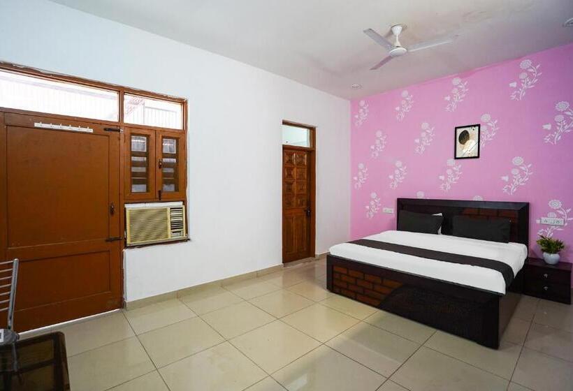 Oyo Hotel Royal Palace